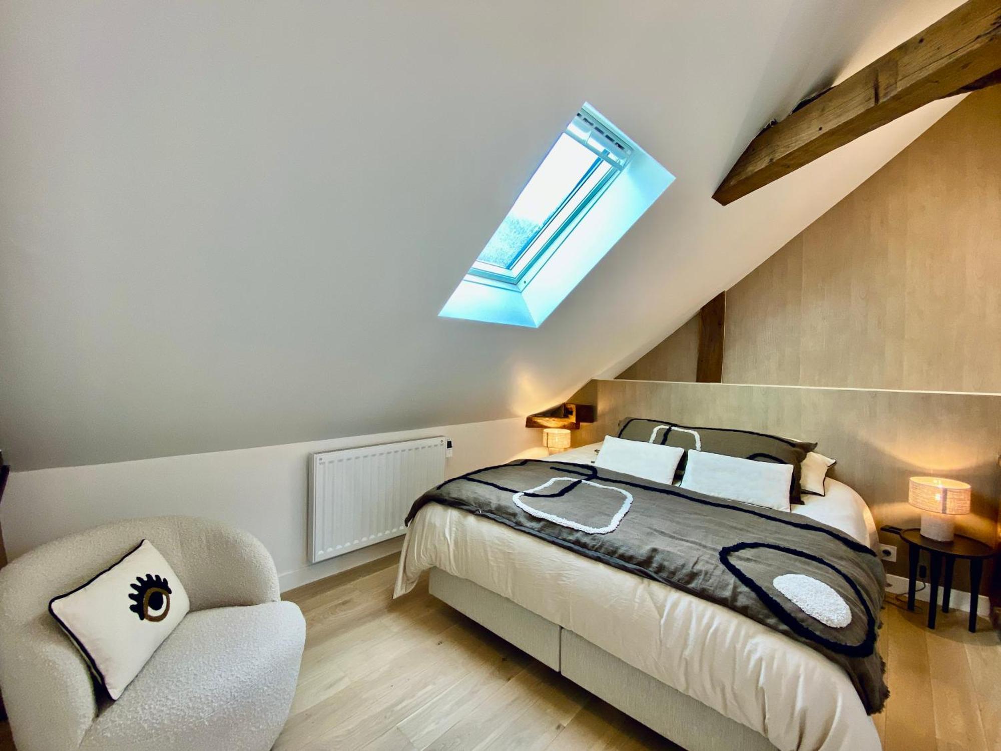 סנס Velvet - Best Keys - Maison Duplex Elegante - Plein Centre Ville - Deco Minimaliste & Cosy - Literie Haut De Gamme - 2 Chambres Separees - Lit Queen Size & 1 Canape Convertible - Smart Tv - Wifi Fibre - Check-In Autonome מראה חיצוני תמונה