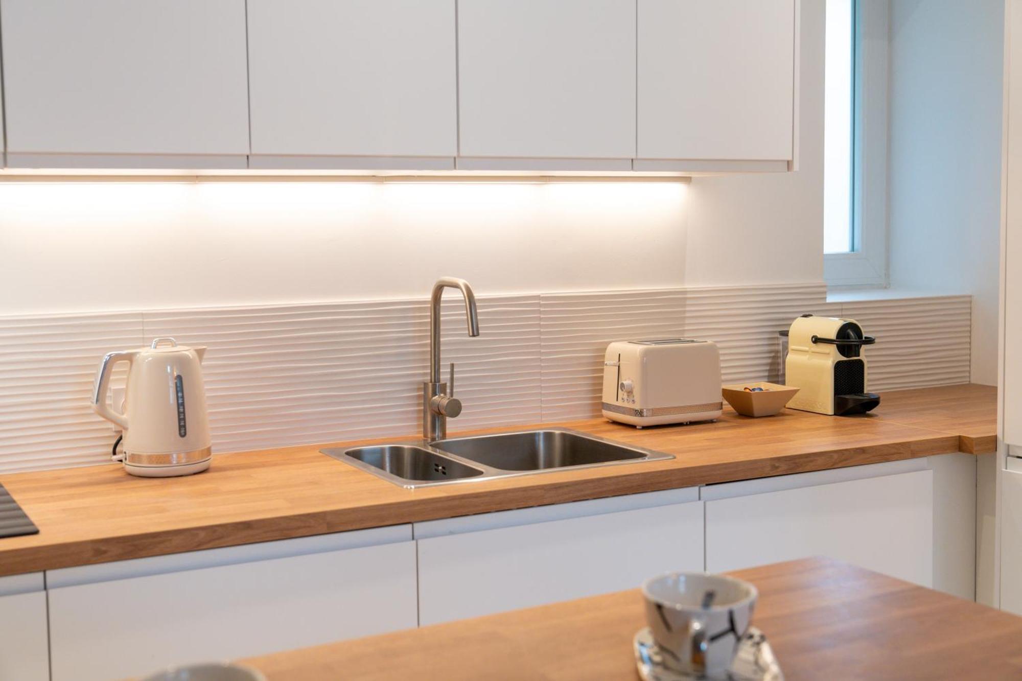 סנס Velvet - Best Keys - Maison Duplex Elegante - Plein Centre Ville - Deco Minimaliste & Cosy - Literie Haut De Gamme - 2 Chambres Separees - Lit Queen Size & 1 Canape Convertible - Smart Tv - Wifi Fibre - Check-In Autonome מראה חיצוני תמונה