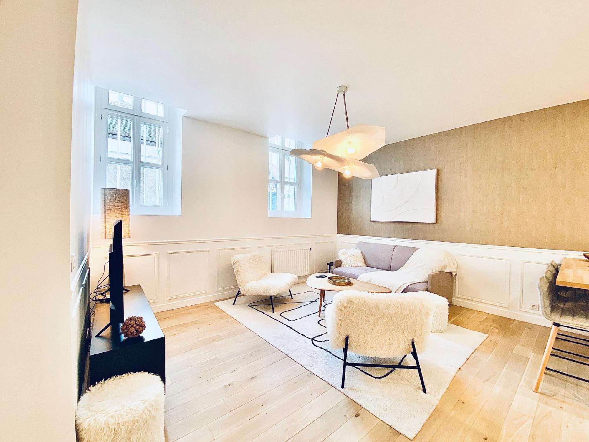 סנס Velvet - Best Keys - Maison Duplex Elegante - Plein Centre Ville - Deco Minimaliste & Cosy - Literie Haut De Gamme - 2 Chambres Separees - Lit Queen Size & 1 Canape Convertible - Smart Tv - Wifi Fibre - Check-In Autonome מראה חיצוני תמונה