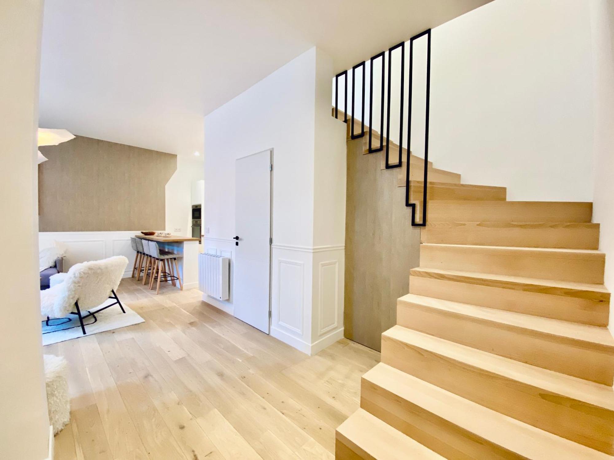 סנס Velvet - Best Keys - Maison Duplex Elegante - Plein Centre Ville - Deco Minimaliste & Cosy - Literie Haut De Gamme - 2 Chambres Separees - Lit Queen Size & 1 Canape Convertible - Smart Tv - Wifi Fibre - Check-In Autonome מראה חיצוני תמונה